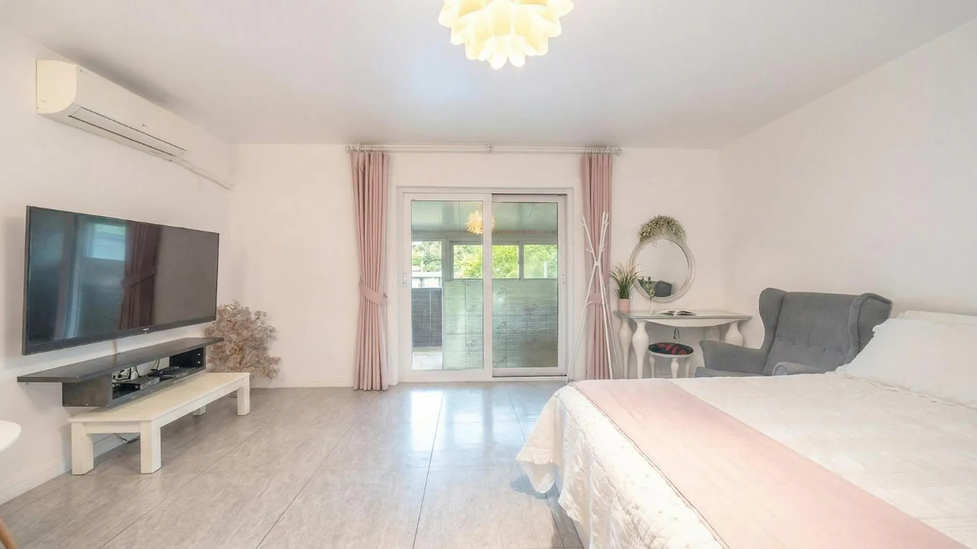 Holiday home Ganghwa Giverny Spa Pension Incheon South Korea